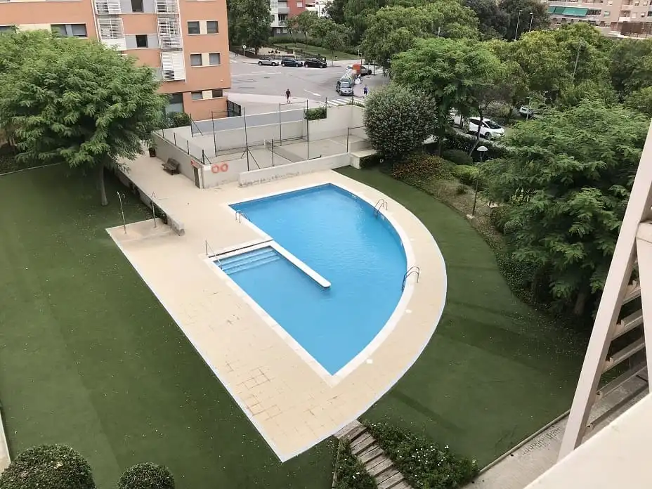 Piscina de Piso en venta en Sant Joan Despí con Aire acondicionado, Calefacción y Horno
