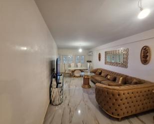 Sala d'estar de Pis en venda en Mairena del Aljarafe amb Aire condicionat i Moblat