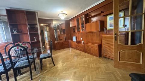 Foto 4 de Piso de alquiler en De Villalobos, Palomeras Sureste, Madrid