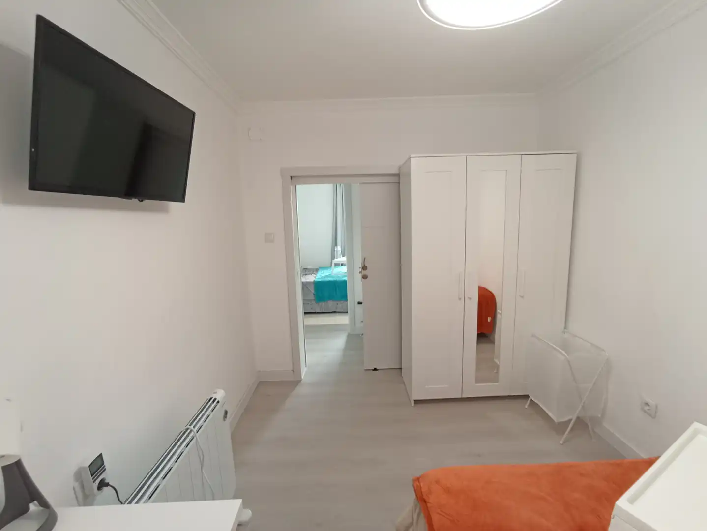 Schlafzimmer von Wohnung zur untervermieten in Madrid mit Heizung, Parkett und Möbliert
