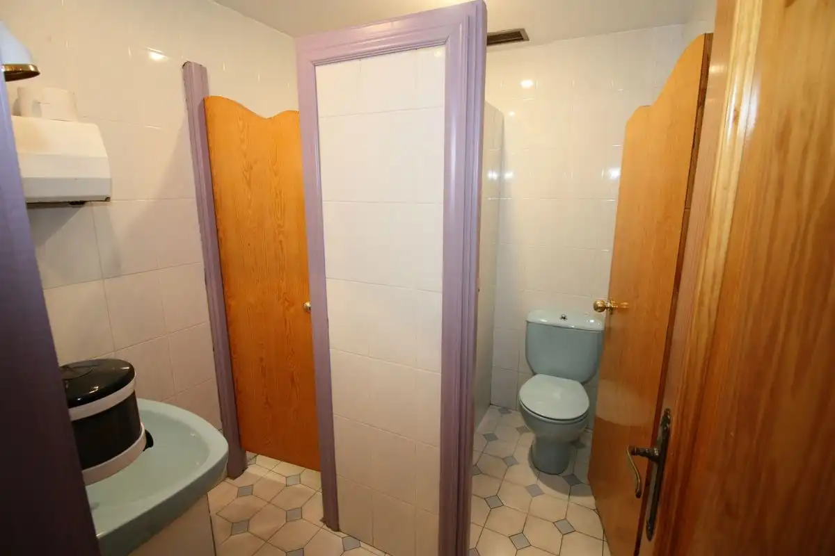 Bany de Local en venda en Mombeltrán amb Aire condicionat