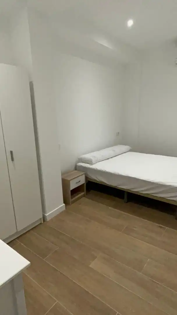 Dormitori de Apartament de lloguer en Algeciras amb Aire condicionat i Moblat