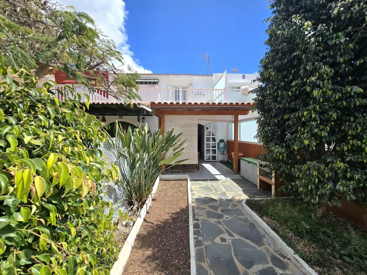 Vista exterior de Dúplex de alquiler en San Bartolomé de Tirajana con Terraza, Amueblado y Piscina comunitaria