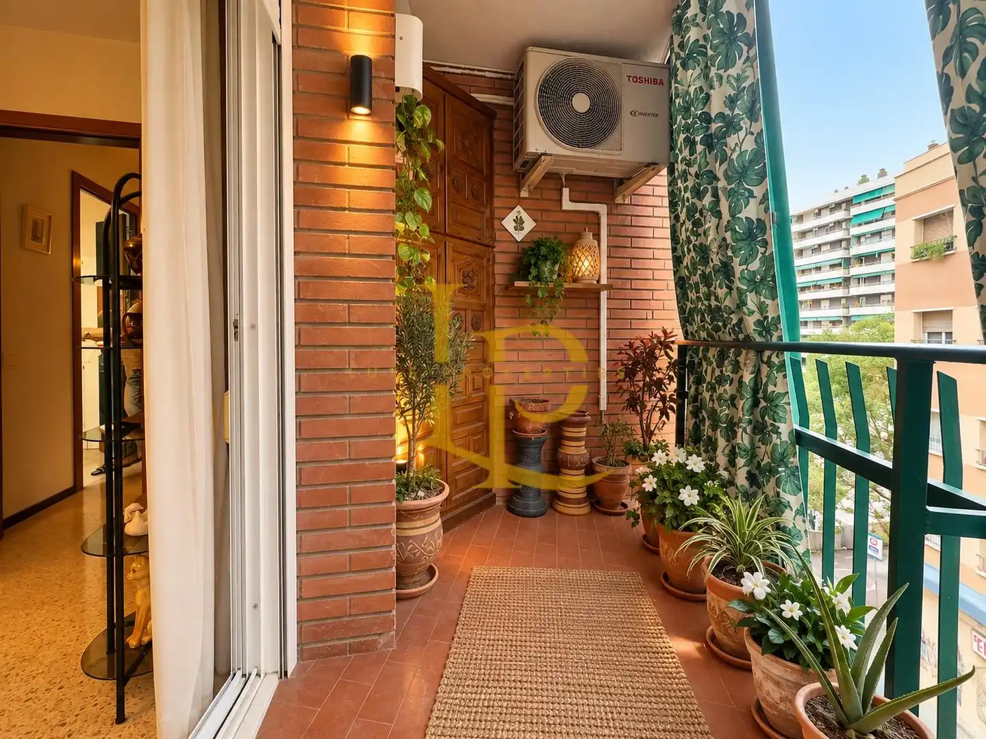 Terraza de Piso en venta en L'Hospitalet de Llobregat con Calefacción, Amueblado y Horno