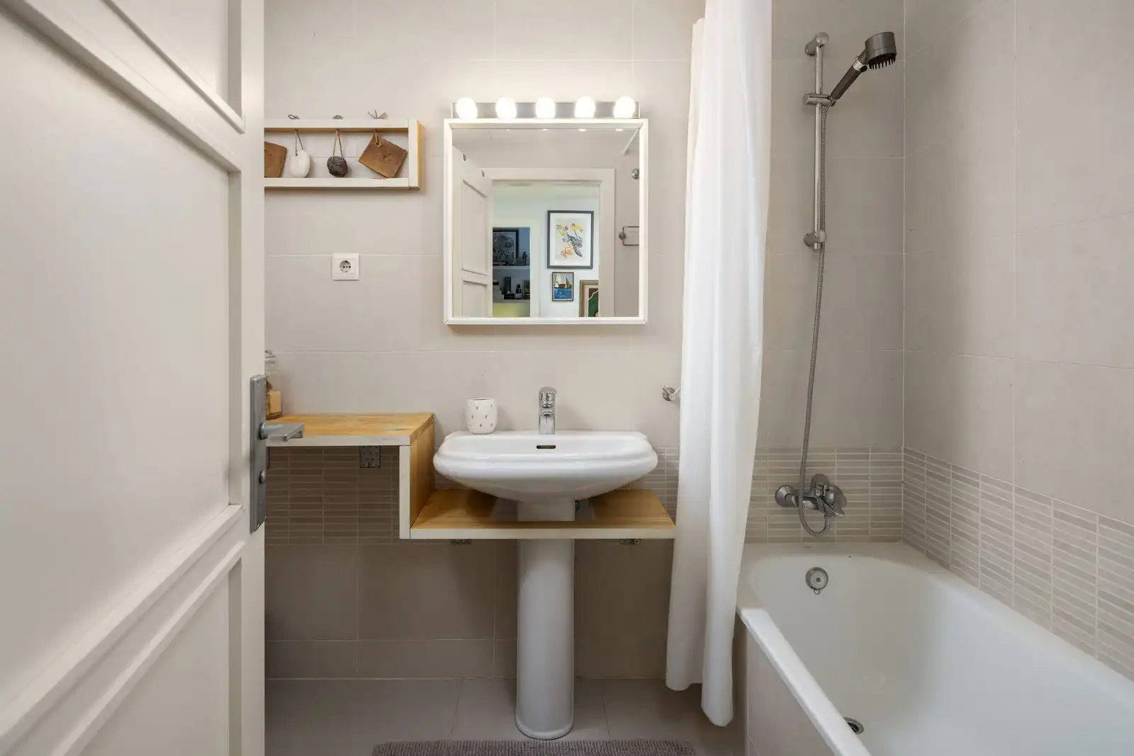 Badezimmer von Wohnungen zum Verkauf in Benalmádena mit Klimaanlage, Privatgarten und Terrasse