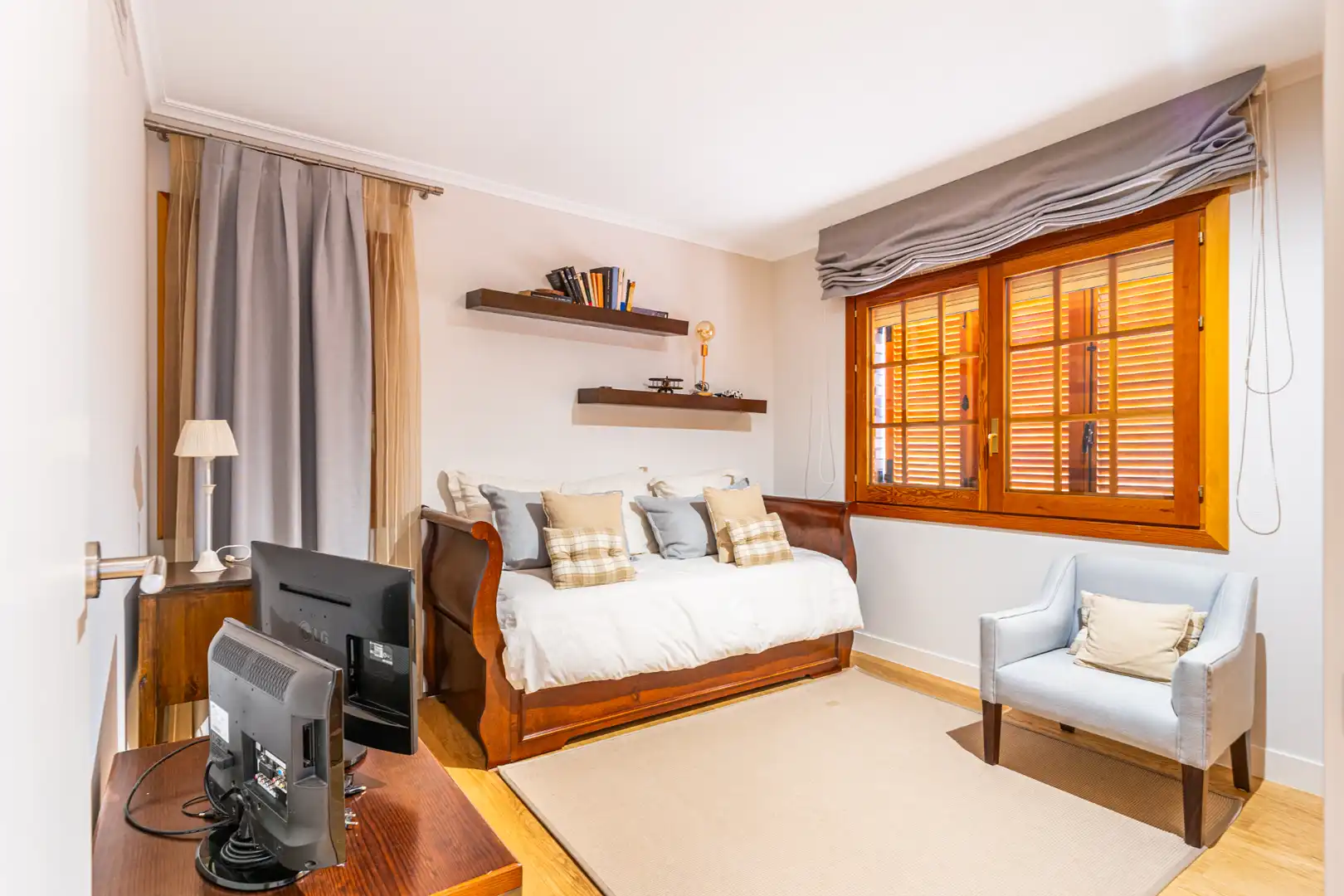 Habitación de Casa o chalet en venta en Las Rozas de Madrid con Aire acondicionado, Calefacción y Jardín privado