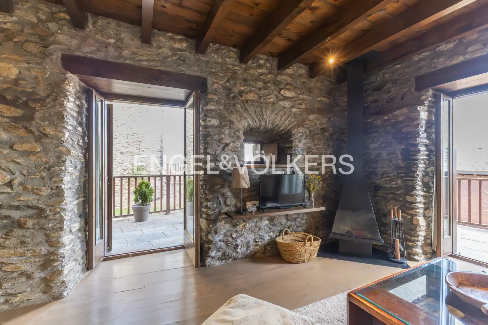Sala de estar de Casa adosada en venta en Fontanals de Cerdanya con Calefacción, Parquet y Terraza