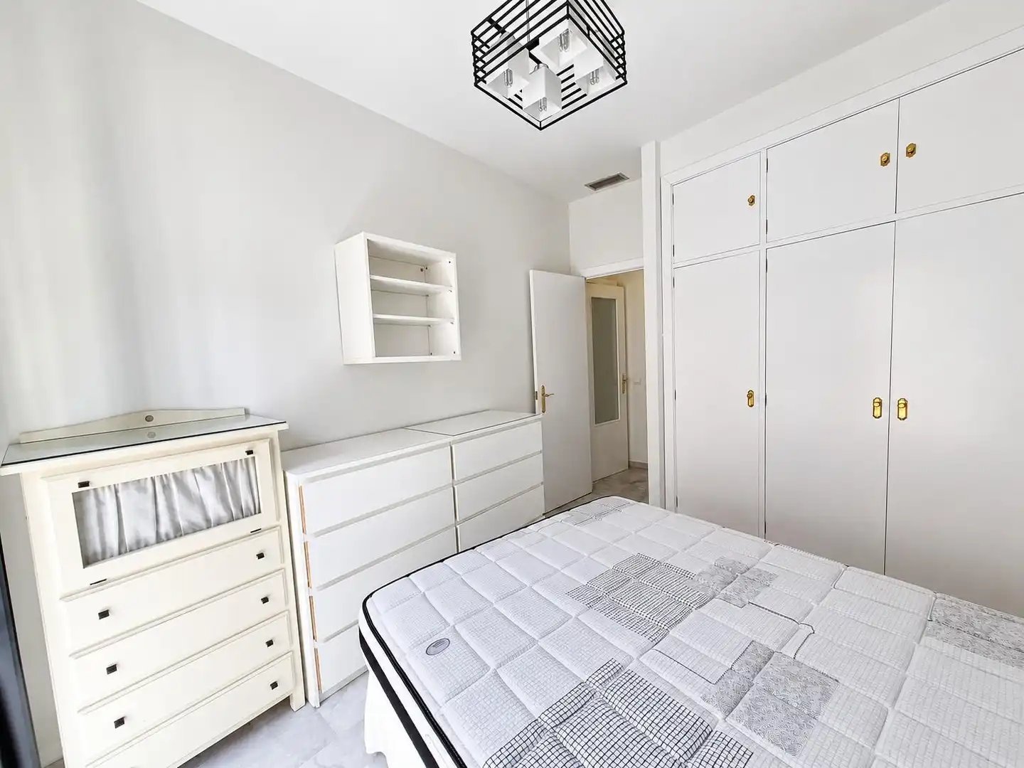 Schlafzimmer von Wohnungen zur Miete in Sevilla mit Klimaanlage, Heizung und Balkon