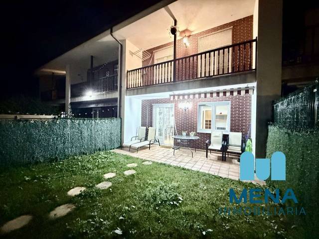 Casa adosada en Venta en Oruña