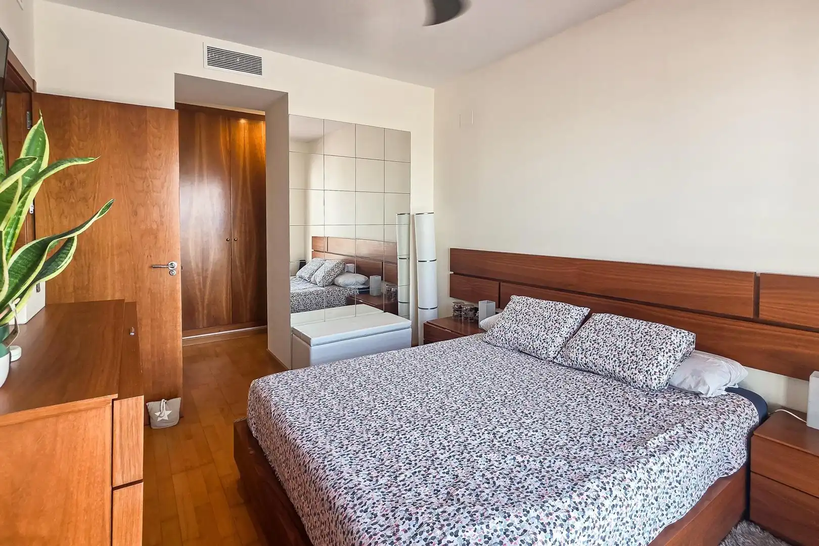 Schlafzimmer von Haus oder Chalet zum Verkauf in Montequinto mit Klimaanlage, Heizung und Terrasse
