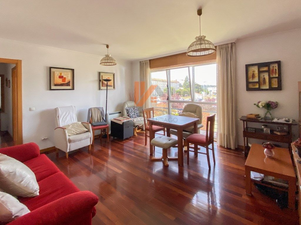 Vista exterior de Piso en venta en Santiago de Compostela  con Terraza y Horno