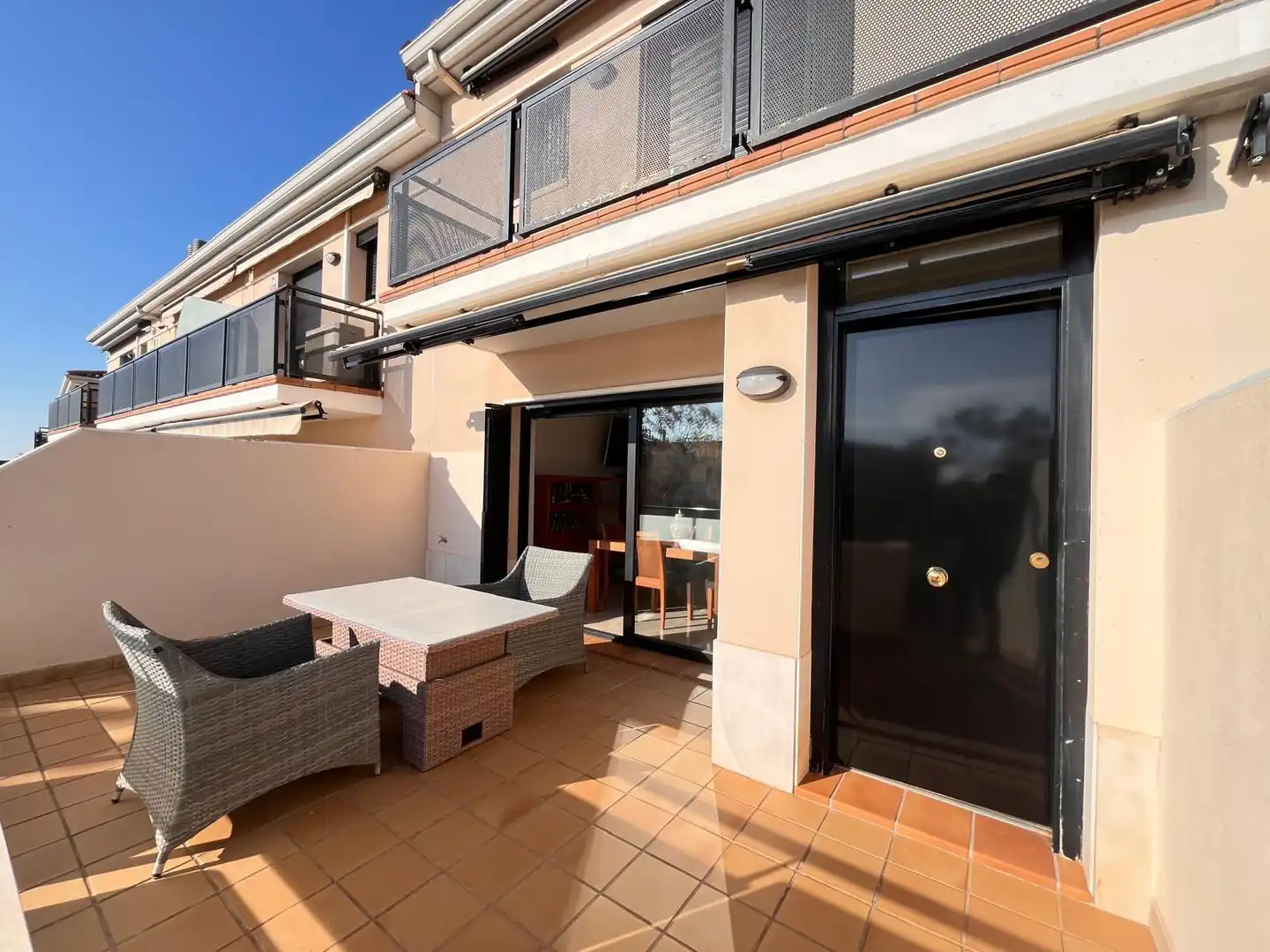 Terraza de Casa adosada en venta en Vilanova i la Geltrú con Calefacción, Jardín privado y Terraza