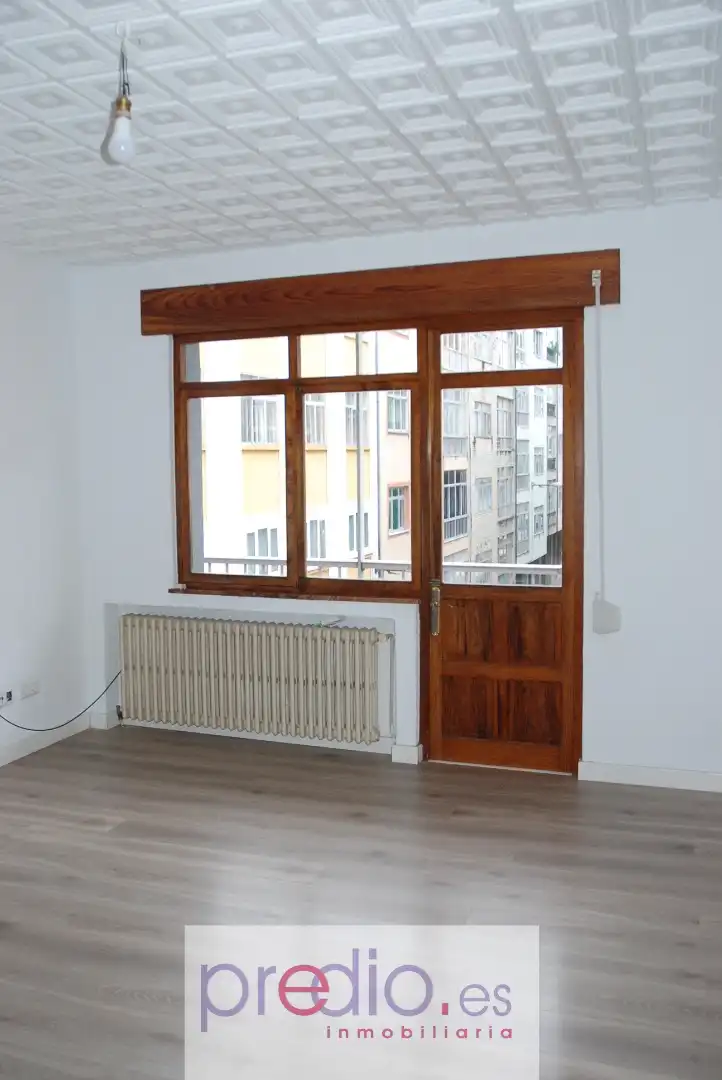 Piso en venta en Lugo con Calefacción, Parquet y Trastero