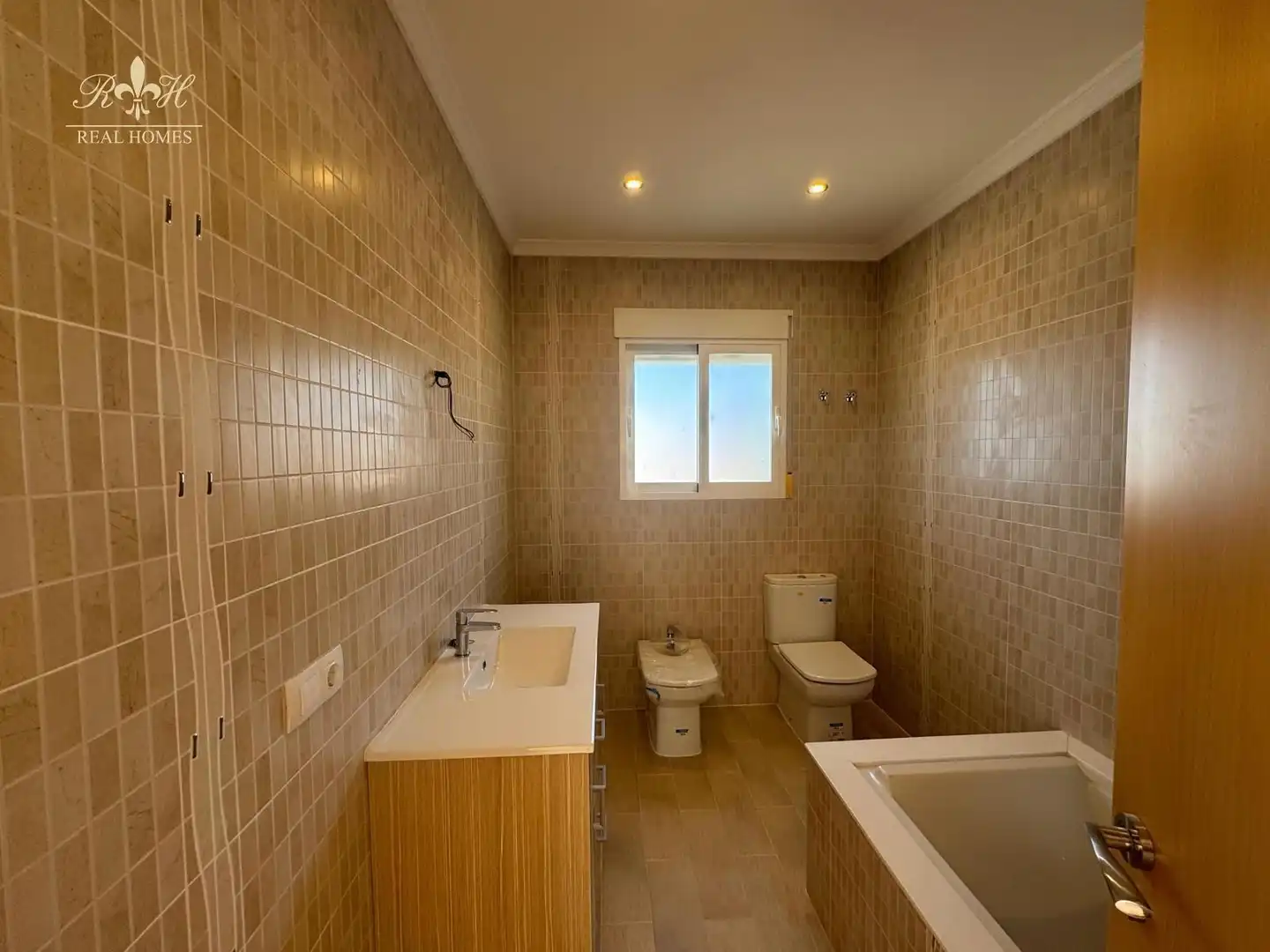 Bathroom of Houses for sale in L'Alfàs del Pi  with Air Conditioner, Heating and Swimming Pool