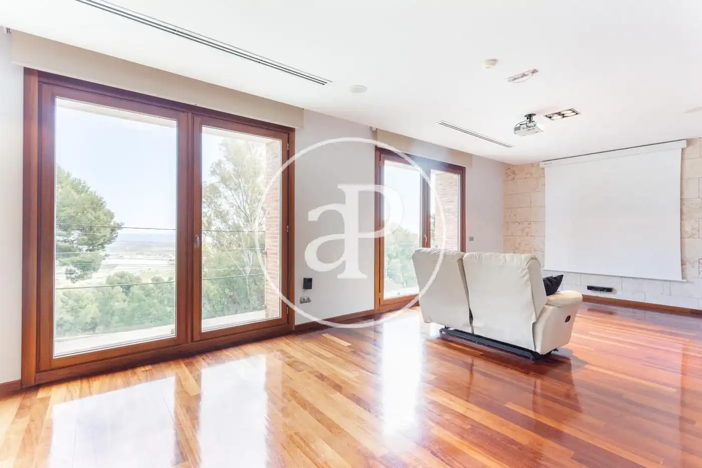 Sala d'estar de Casa o xalet en venda en Sagunto / Sagunt amb Aire condicionat, Calefacció i Jardí privat