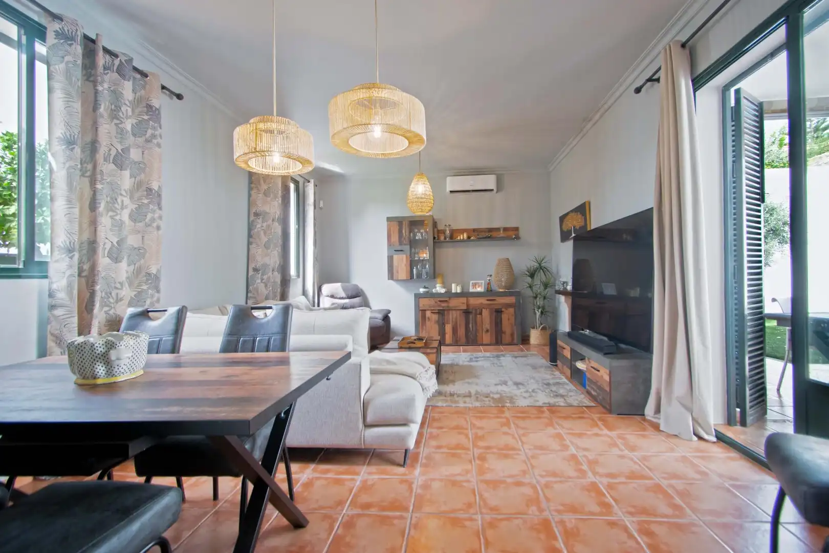 Sala d'estar de Casa o xalet en venda en Burguillos amb Aire condicionat, Jardí privat i Terrassa