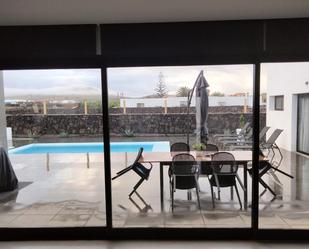 Terrassa de Casa adosada en venda en La Oliva amb Jardí privat, Terrassa i Piscina