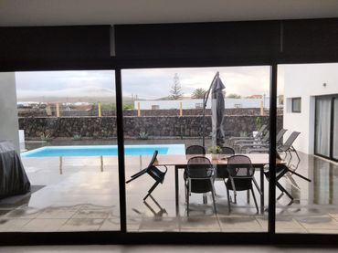 Casa pareada con piscina en venta en Lajares