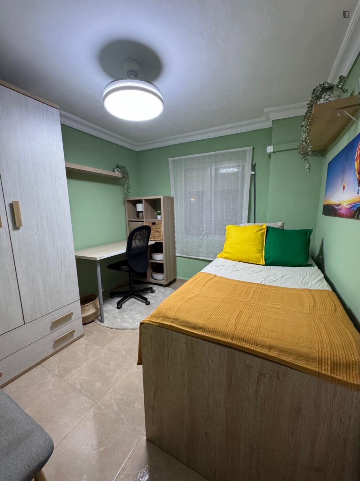 Bedroom of Apartment to share in  Sevilla Capital  with Air Conditioner, Heating and Furnished