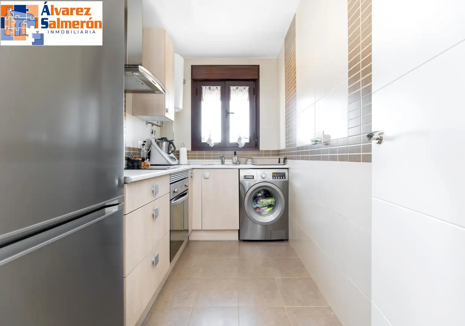 Cuina de Apartament en venda en La Zubia amb Aire condicionat i Moblat