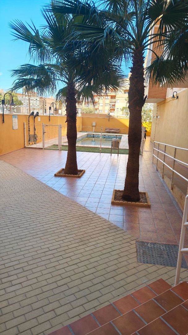 Piscina de Pis en venda en Roquetas de Mar amb Aire condicionat, Calefacció i Terrassa