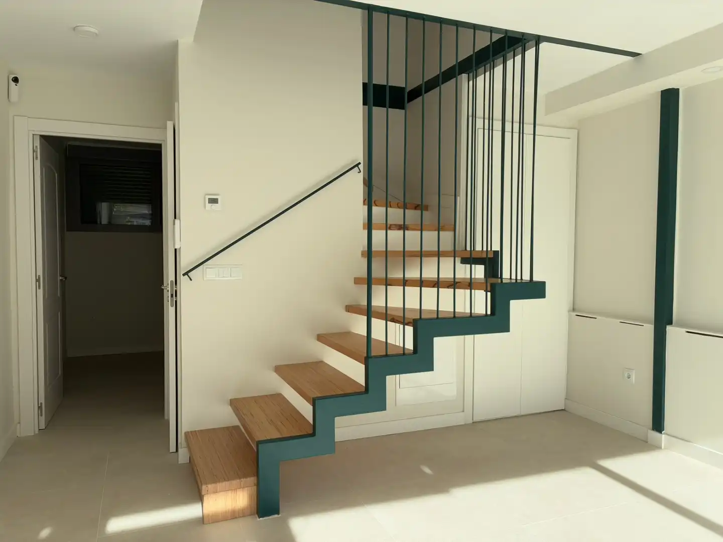 Casa adosada de alquiler en  Madrid Capital con Aire acondicionado, Calefacción y Jardín privado