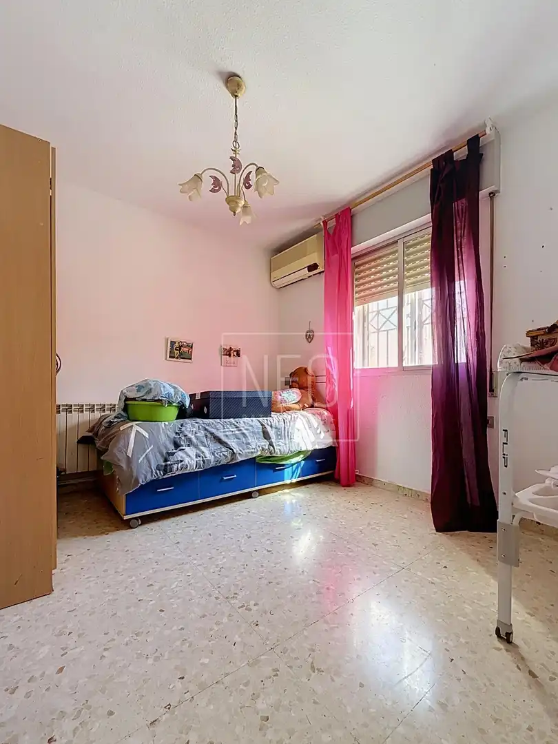 Habitación de Casa adosada en venta en Albolote con Aire acondicionado y Balcón