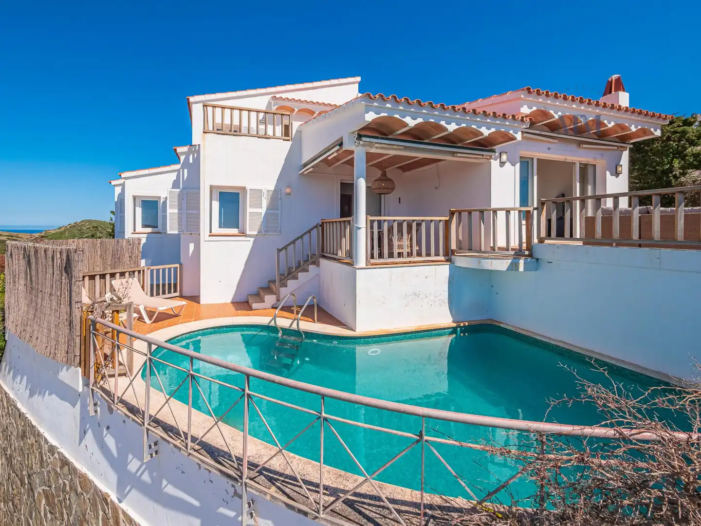 Vista exterior de Casa o xalet en venda en Maó - Mahón amb Aire condicionat, Jardí privat i Terrassa