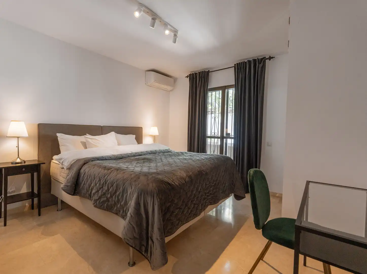 Dormitori de Casa o xalet en venda en Mijas amb Aire condicionat, Jardí privat i Terrassa