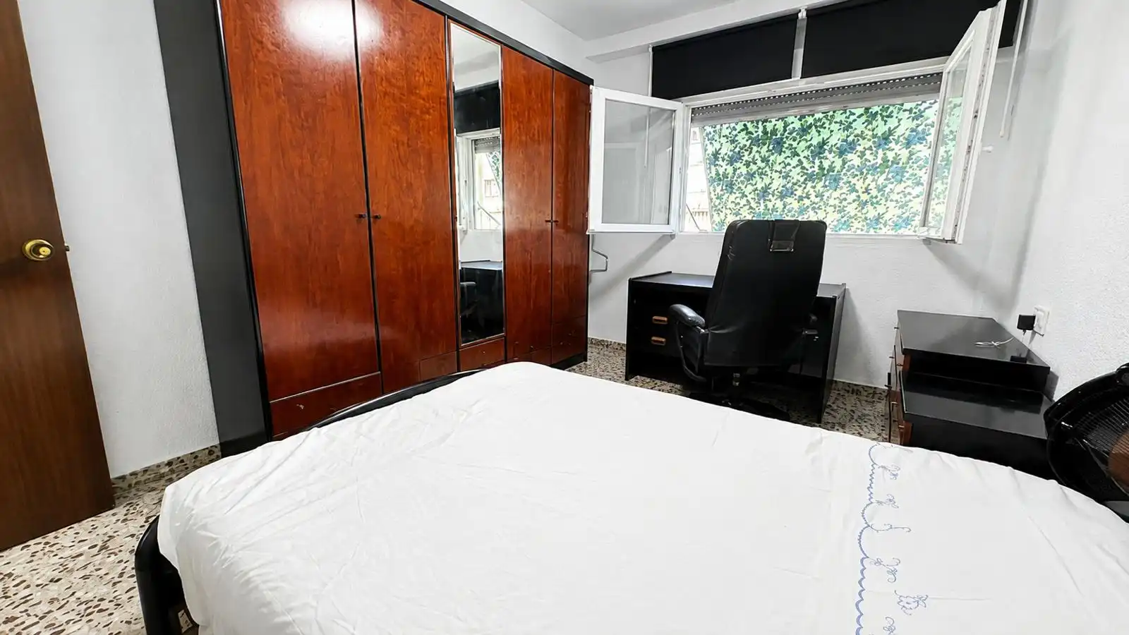 Flat for rent in Calle Carmen Conde, Ciudad Jardín