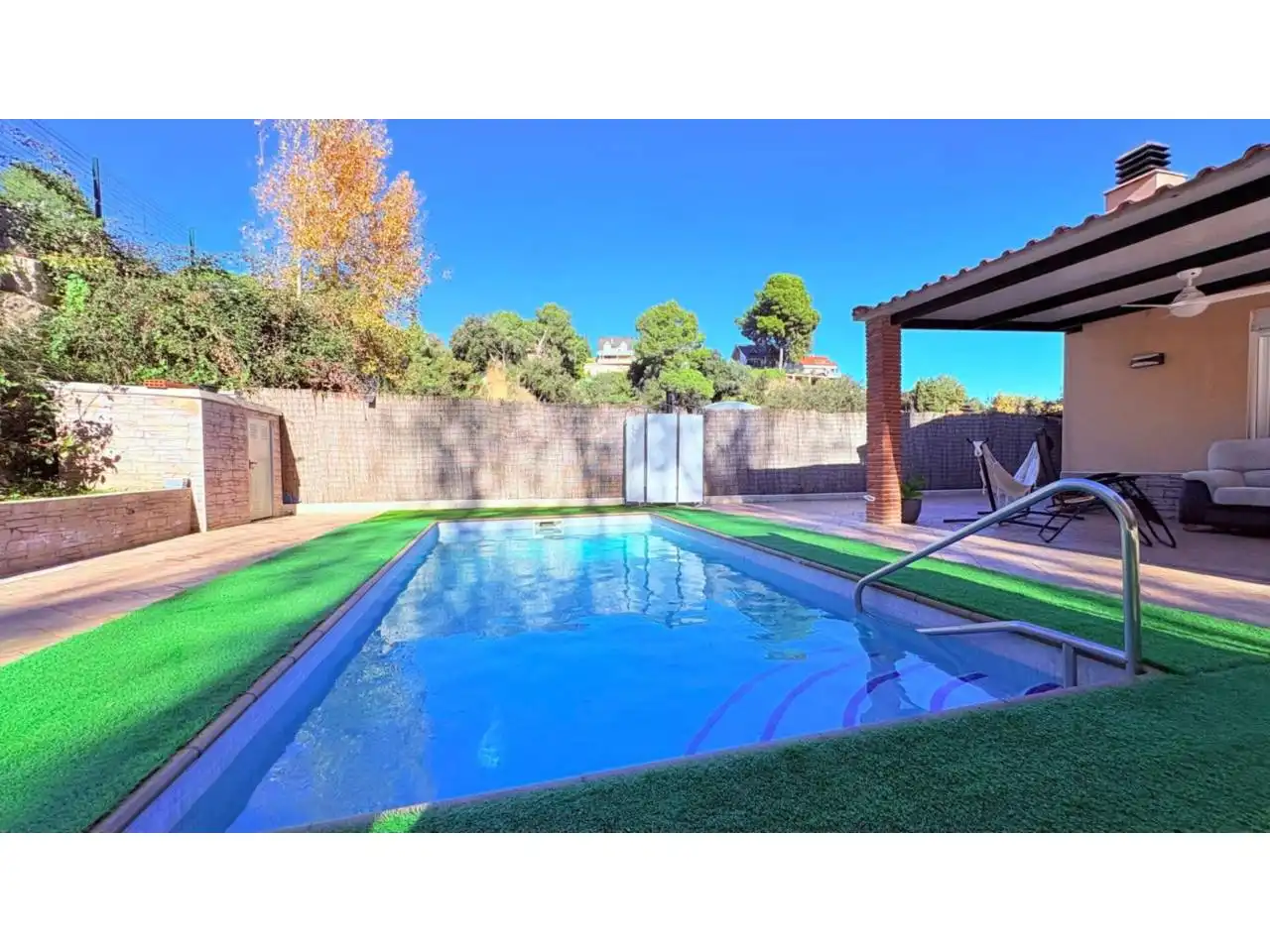 Piscina de Casa o xalet en venda en Castellar del Vallès amb Terrassa