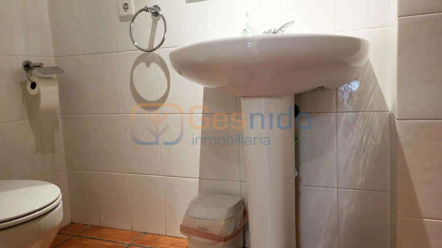 Baño de Local de alquiler en Segovia con Aire acondicionado