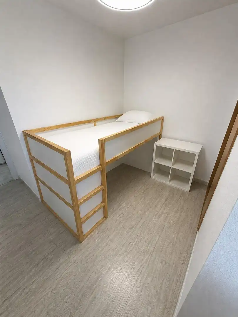 Dormitori de Pis de lloguer en El Campello amb Jardí privat, Parquet i Terrassa