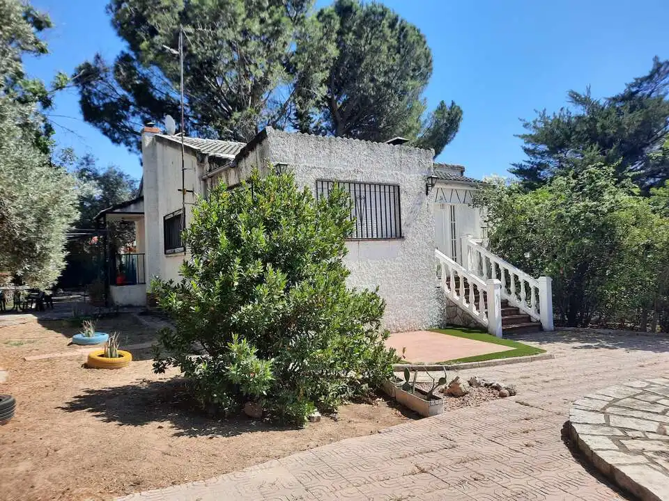 Außenansicht von Haus oder Chalet zum Verkauf in Escalona mit Heizung, Privatgarten und Abstellraum