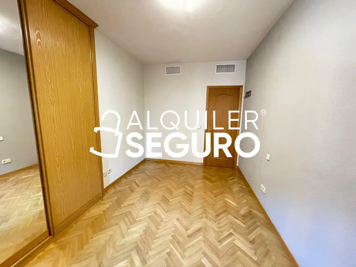 Habitación de Piso de alquiler en Madrid con Calefacción, Trastero y Piscina