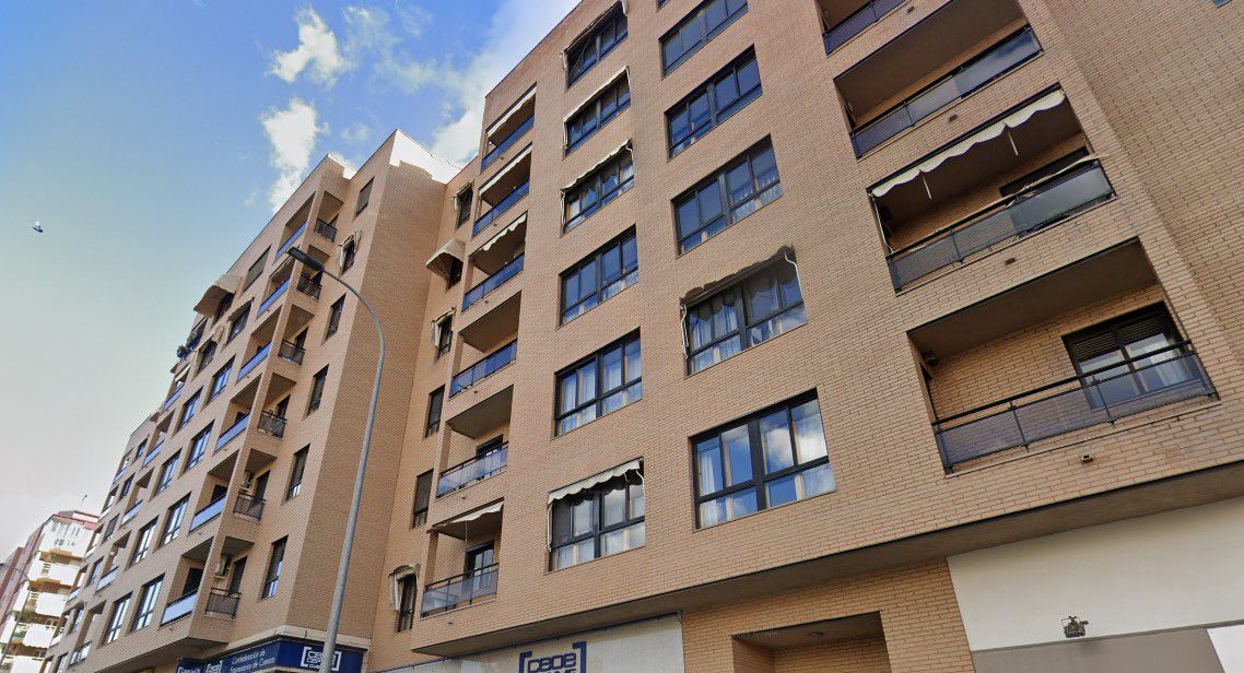 Vista exterior de Pis en venda en Cuenca Capital amb Calefacció, Parquet i Terrassa