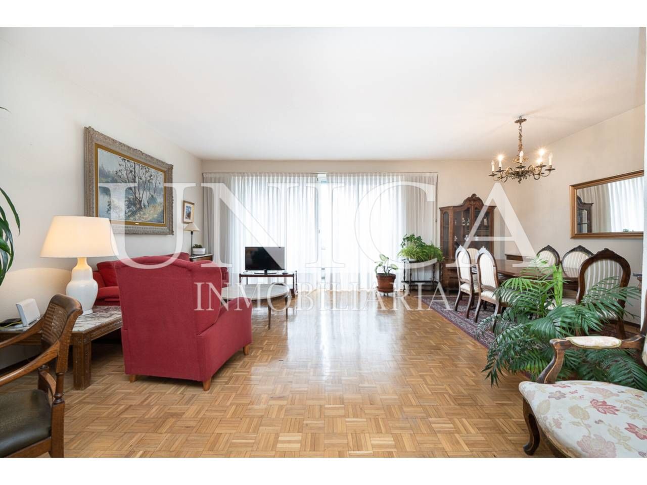 Sala d'estar de Pis en venda en  Madrid Capital amb Calefacció, Parquet i Terrassa