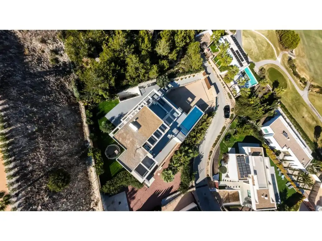 House with pool for sale in Avenida de las Colinas, imagen 3
