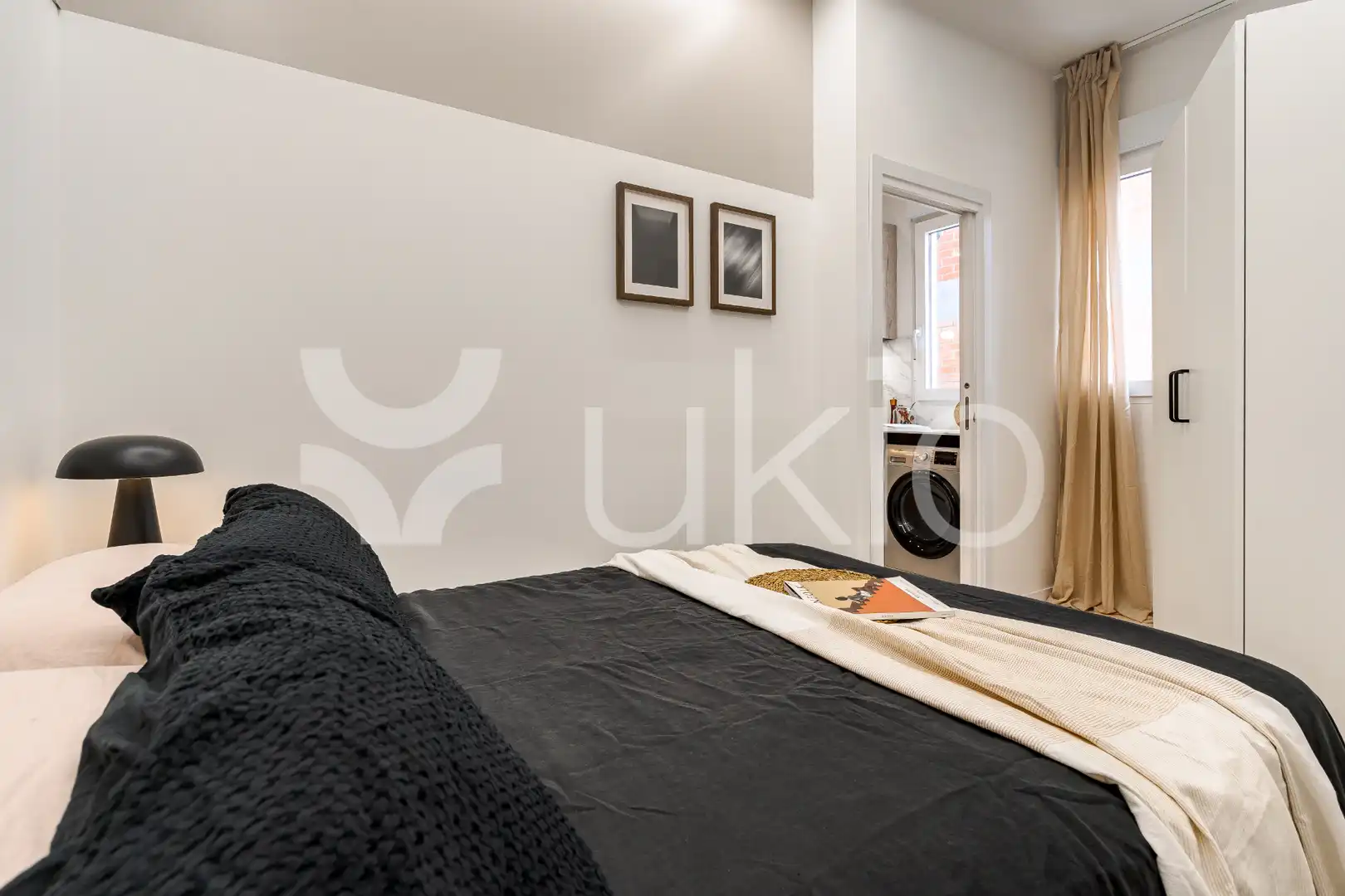 Dormitori de Apartament de lloguer en Madrid amb Aire condicionat, Calefacció i Moblat
