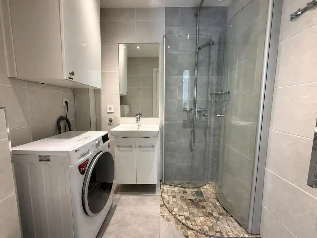 Bany de Apartament en venda en Marbella amb Aire condicionat, Terrassa i Moblat