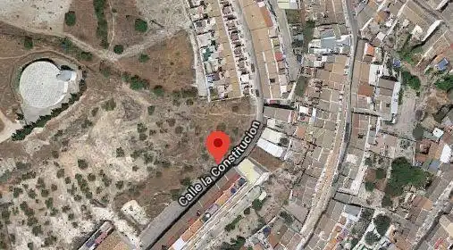 Terrenys i solars en venda a Calle la Constitucion 80
