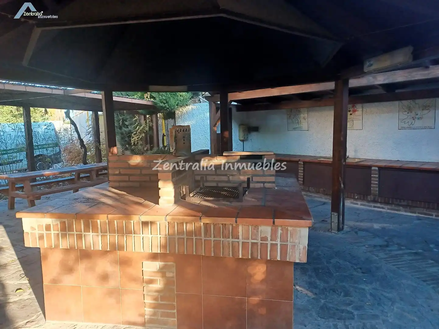 Vista exterior de Àtic en venda en Zaragoza amb Terrassa, Traster i Piscina comunitària