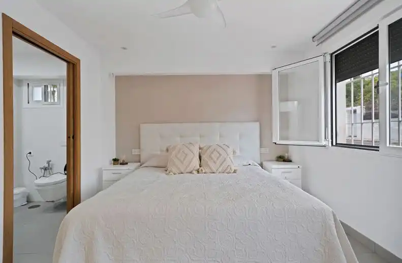 Habitación de Apartamento en venta en Marbella con Aire acondicionado, Terraza y Amueblado