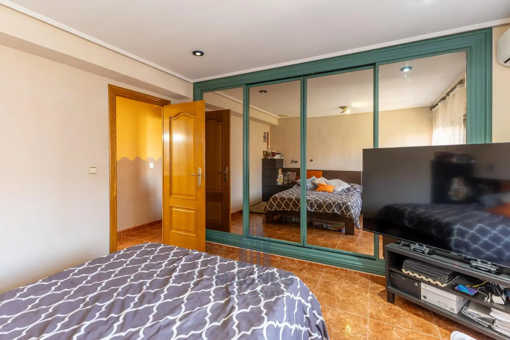 Schlafzimmer von Wohnung zum Verkauf in Valencia mit Klimaanlage und Balkon