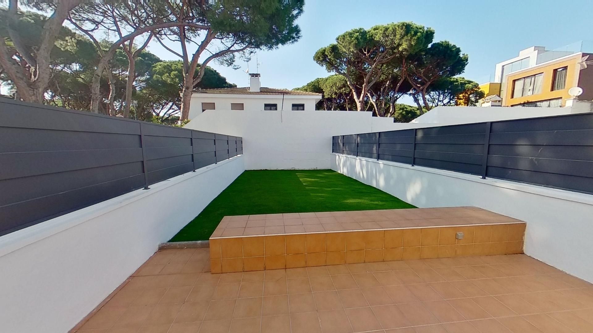 Jardí de Casa adosada en venda en Castelldefels amb Aire condicionat, Calefacció i Jardí privat