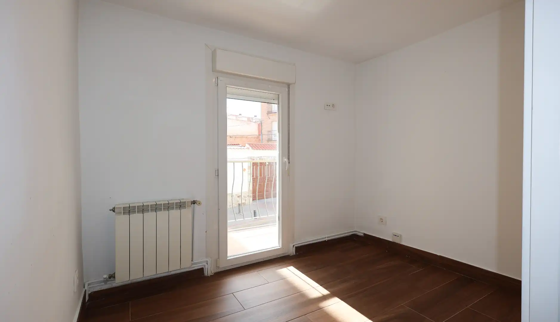 Schlafzimmer von Einfamilien-Reihenhaus zum Verkauf in Moraleja de Enmedio mit Terrasse und Balkon