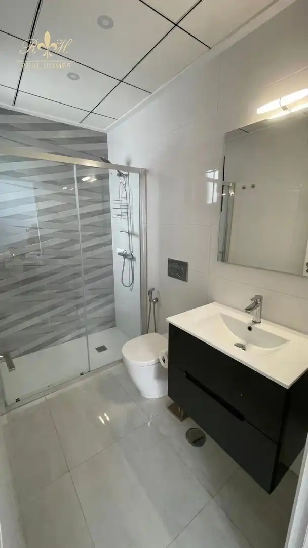 Bany de Casa o xalet de lloguer en Polop amb Aire condicionat, Terrassa i Piscina