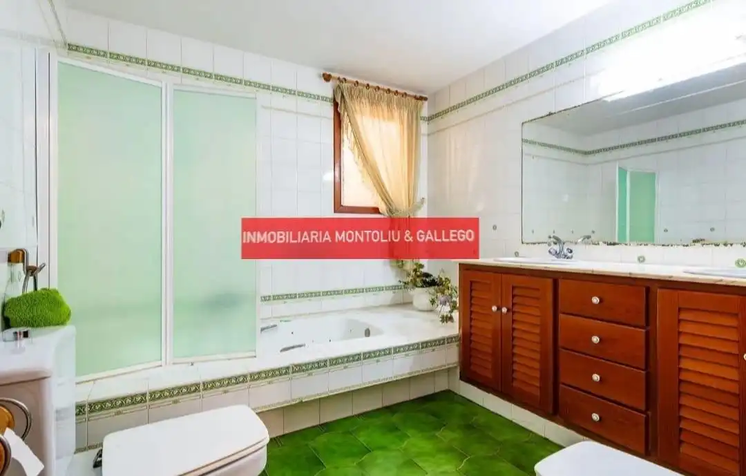 Baño de Casa o chalet en venta en Castellón de la Plana / Castelló de la Plana con Jardín privado, Terraza y Piscina