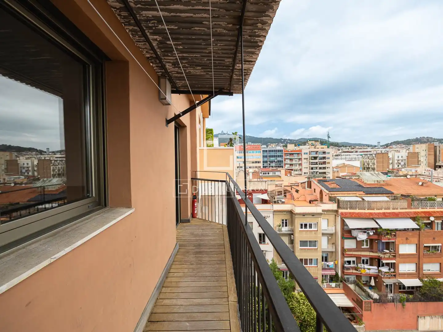 Terrasse von Dachboden zum Verkauf in Barcelona mit Klimaanlage, Terrasse und Balkon