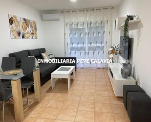 Sala d'estar de Apartament de lloguer en Baeza amb Aire condicionat, Terrassa i Moblat